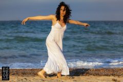 MERCHE-PLAYA-BEACH-DANCING056-copia-2-scaled